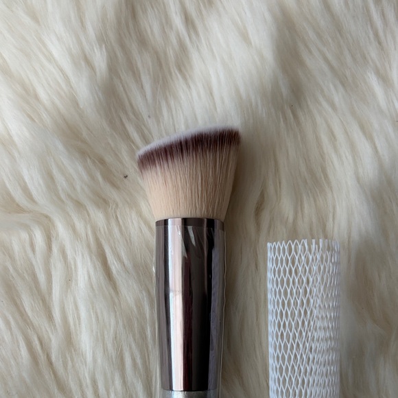 Elegant Silver Makeup Brush Set - Picture 4 of 6